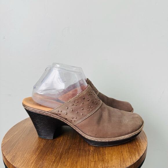 Sofft Brown suede leather studded mule slip on clog Women’s Size 9.5 - Picture 4 of 11